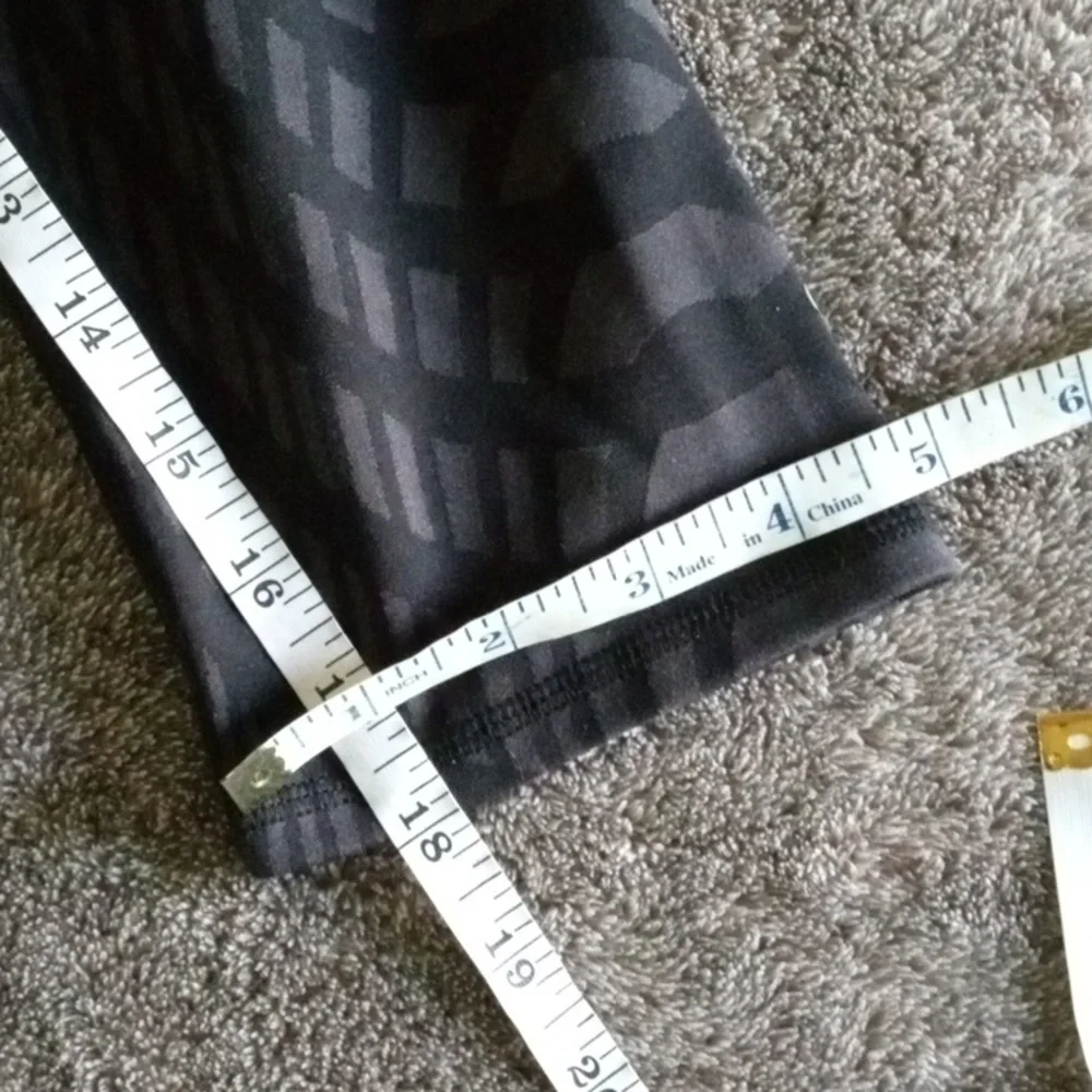 ALO Yoga Air Brush Black Arches Capris